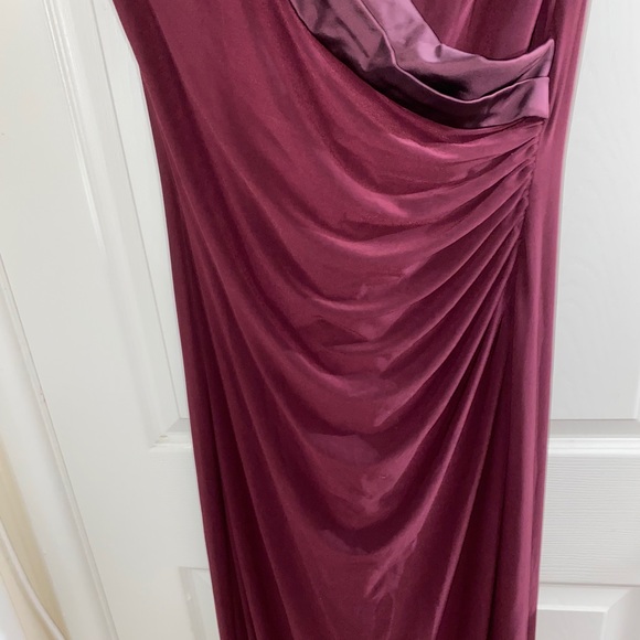 Sleeveless Portrait-Collar Draped Gown - Picture 4 of 11
